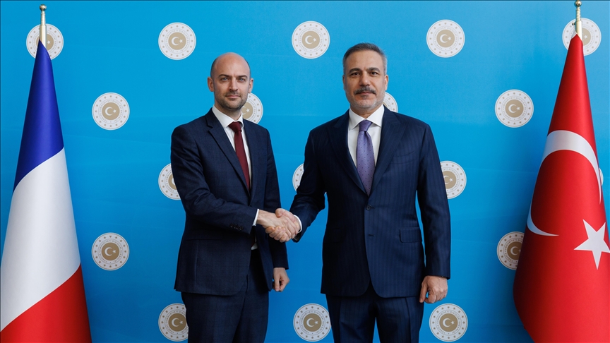 Турскиот министер за надворешни работи Фидан се сретна со францускиот колега Баро