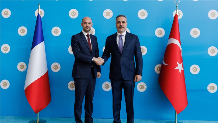 وزير الخارجية التركي يستقبل نظيره الفرنسي