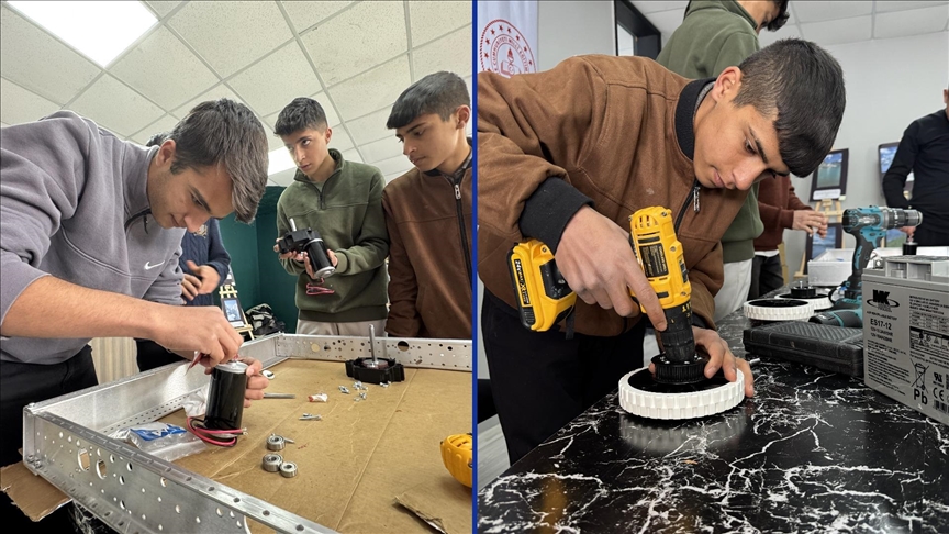 Hakkarili lise öğrencileri "Biz de yapabiliriz" diyerek robot takımı kurdu