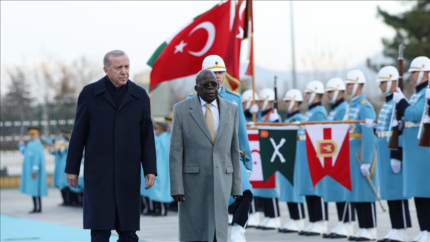 Presidenti Erdogan priti me ceremoni zyrtare presidentin e Nigerisë