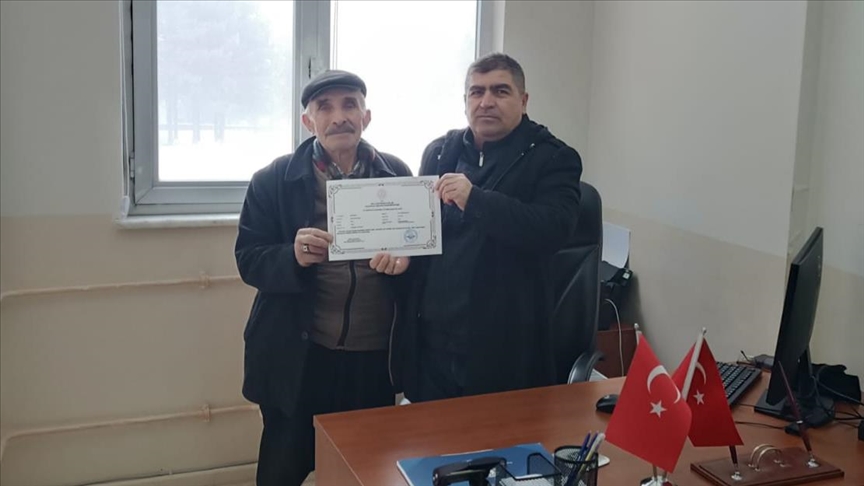 82 yaşında okuma yazma öğrendi