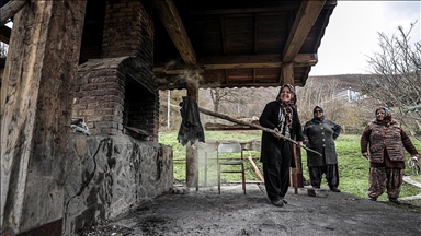 Bursalı kadınlar geleneksel ürünleri gelire dönüştürdü