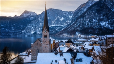 Зимска бајка во Халштат: Еден од најфотографираните градови во светот под снежна покривка