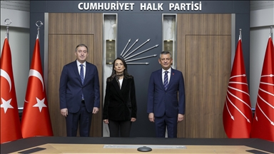 Serokê CHPyê Ozgur Ozel bi şandeya DEM Partiyê ra civiya