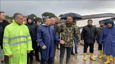 Antalya Valisi Şahin, Aksu'da hortumun zarar verdiği yerleri inceledi