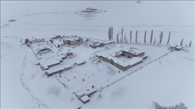 Bayburt'taki Kenan Yavuz Etnografya Müzesi beyaz örtüyle kaplandı