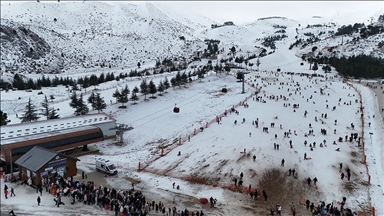 Isparta Davraz Kayak Merkezi tatilcilerle şenlendi
