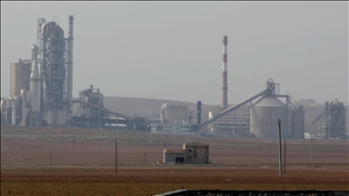 AA filmon fabrikën Lafarge në Siri, që i përket kompanisë franceze të akuzuar për bashkëpunim me ISIS-in