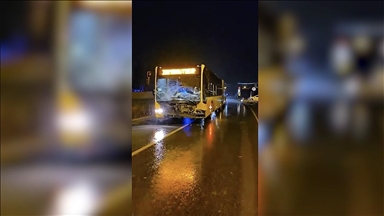 Arnavutköy'de İETT otobüsünün çarptığı araçtaki 1 kişi hayatını kaybetti