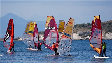Foça'nın rüzgarı hem spor hem turizm için esiyor