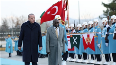Presidenti Erdogan priti me ceremoni zyrtare presidentin e Nigerisë