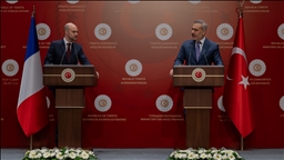 Türkiye's foreign minister calls for closer, more frequent talks with France
