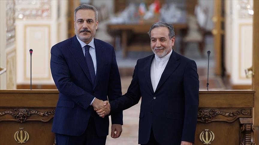 Shefat e diplomacisë turke dhe iraniane diskutojnë zhvillimet rajonale