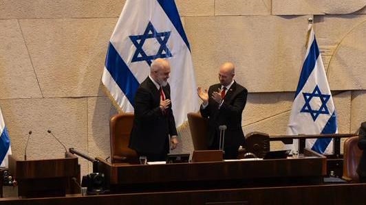 İsrail meclisinde Netanyahu'yu öven Arnavutluk Başbakanı Edi Rama'ya tepkiler