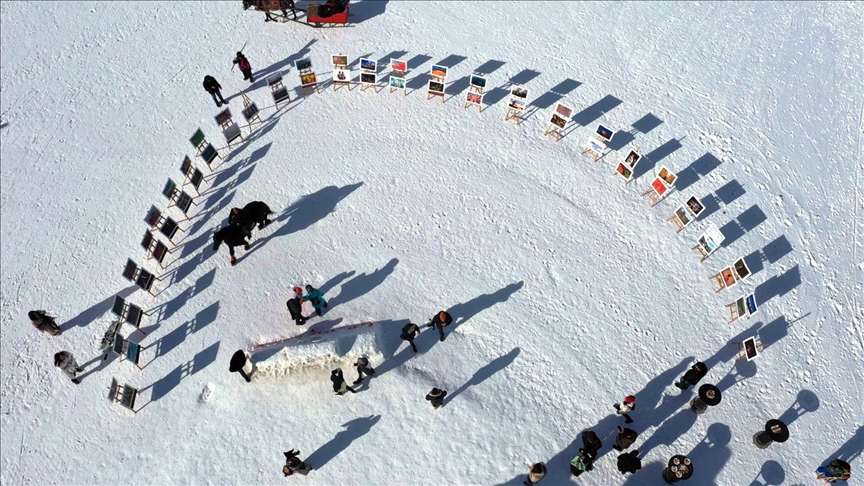 Kars'ta karlar üzerinde "Tarım, Orman ve İnsan" fotoğraf sergisi düzenlendi