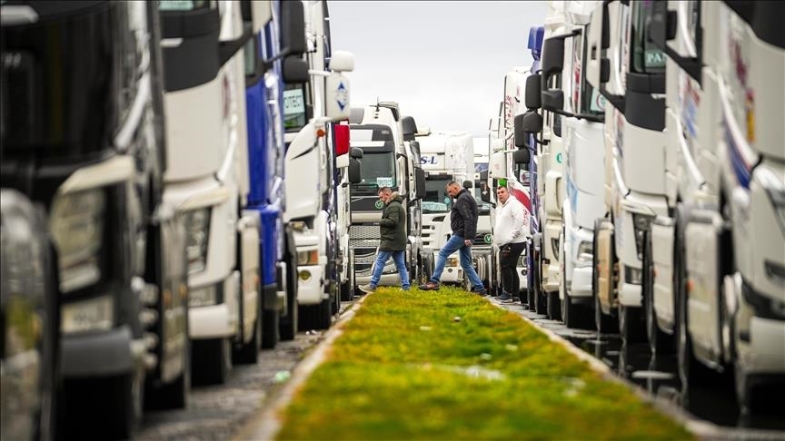 Трет ден продолжува блокадата на превозниците во регионот во знак на протест против новите правила во Шенген