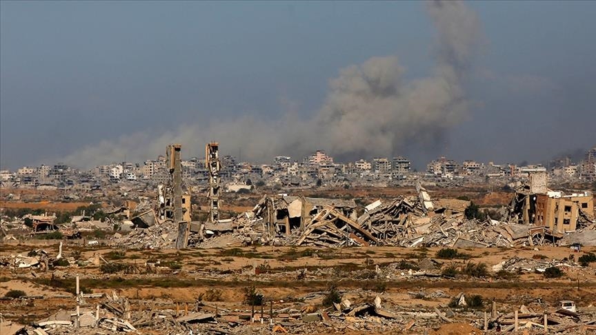 إسرائيل تقصف جوا وبالمدفعية وتنفذ عمليات نسف شمال وجنوب غزة