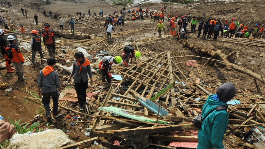 Broj poginulih u klizištu u Indoneziji porastao na 50, desetine se još uvijek vode kao nestale