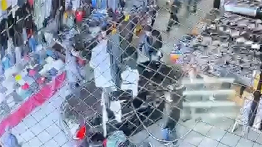 Edirne'de el freni çekilmeyen otomobilin halk pazarına girmesi güvenlik kamerasında