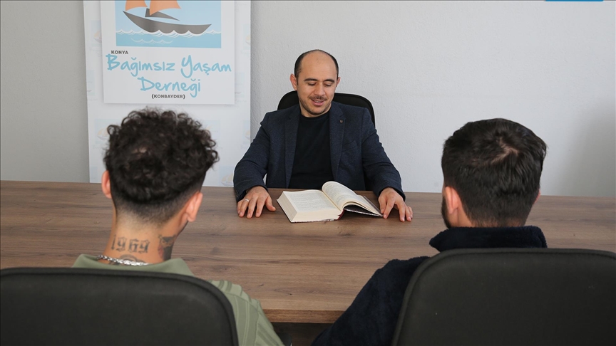 Uyuşturucudan kurtulan iki arkadaş, kendilerini bağımlılıkla mücadeleye adadı