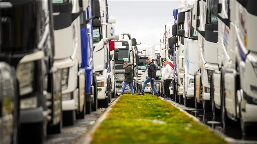 Vazhdon në ditën e tretë bllokada e transportuesve të mallrave në rajon në protestë kundër rregullave të reja në Shengen