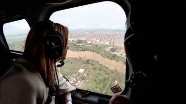 İtalya'da Başbakan Meloni, toprak kayması felaketi yaşanan ilçeyi ziyaret etti