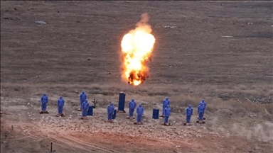 تركيا.. نجاح أول اختبار لهجوم سرب مسيرات بذخيرة حية