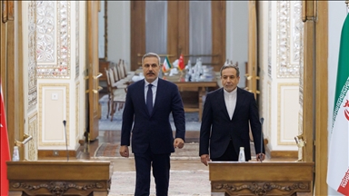 Turkish, Iranian foreign ministers discuss regional developments