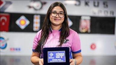 Okçulukta dünya şampiyonu olan 14 yaşındaki sporcunun hedefi milli forma