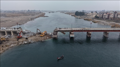 الرقة السورية.. الحكومة تبدأ أعمال ترميم الجسور على نهر الفرات