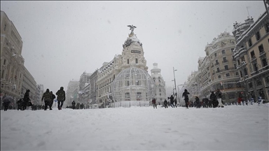 عاصفة كريستين تقتل 5 أشخاص وتشل الحياة في البرتغال وإسبانيا