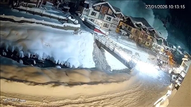 Massive swoosh of snow sweeps tourist resort of Sonamarg in Jammu and Kashmir