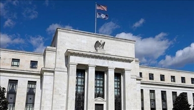 الفيدرالي الأمريكي يثبت الفائدة دون تغيير