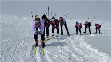 Erzurum'dan madalyalarla dönen Yüksekovalı kayakçılar etap yarışlarında da aynı başarıyı hedefliyor