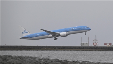 Hollanda hava yolu şirketi KLM, ikinci bir duyuruya kadar Tel Aviv'e uçuşları iptal ettiğini açıkladı