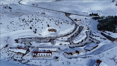 Ordu'daki Çambaşı Kayak Merkezi'nde yarıyıl tatili yoğunluğu sürüyor