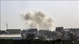 İsrail, Gazze'nin kuzey ve güneyine hava ve kara saldırılarına devam ediyor