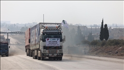 "الإغاثة التركية" تصل قرى عين العرب بالقوارب رغم حصار "قسد"