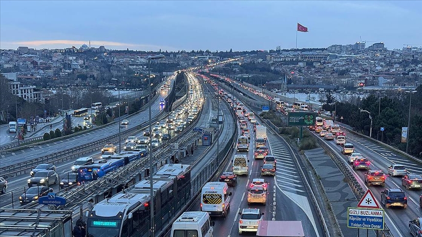 İstanbul'da akşam saatlerinde trafik yoğunluğu yüzde 85'e çıktı