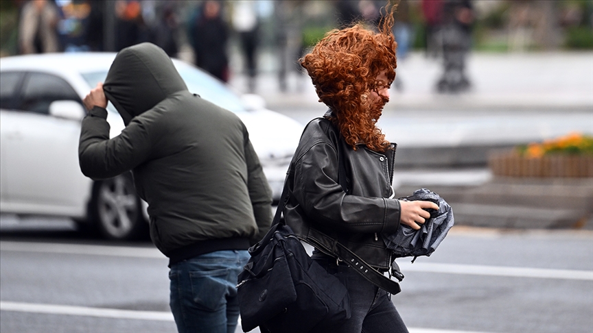 Ankara Valiliğinden kuvvetli rüzgar ve fırtına uyarısı 