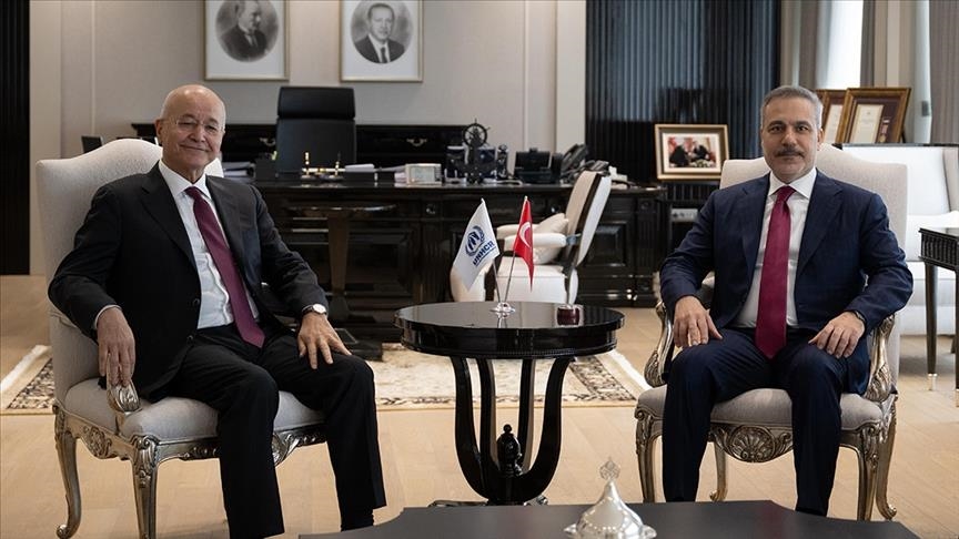 Глава МИД Турции встретился с Верховным комиссаром ООН по делам беженцев