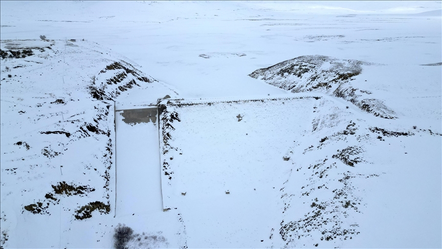 Li Erziromê rûyê Bendava Çatê cemed girt