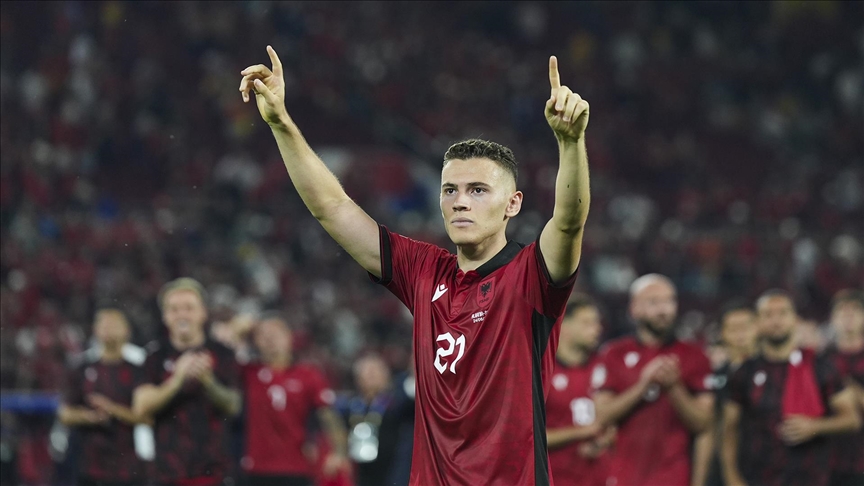 Asllani, Beşiktaş için İstanbul'a geliyor