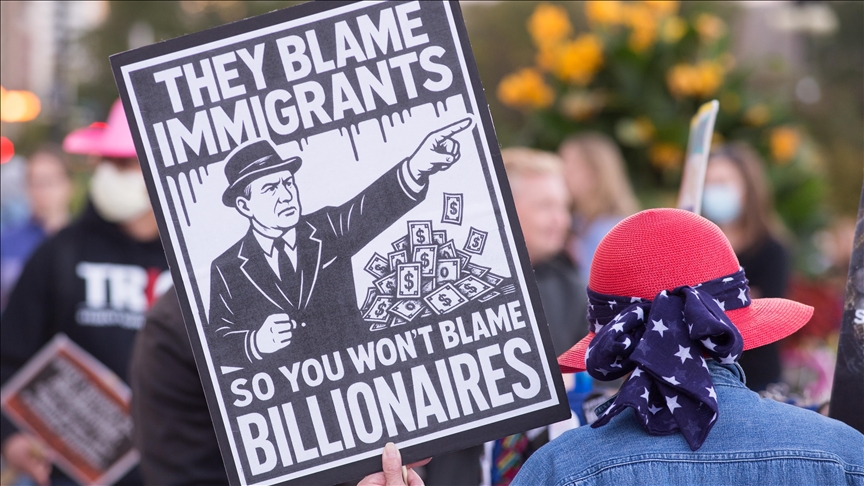 Police detain protesters at immigration detention center in Texas
