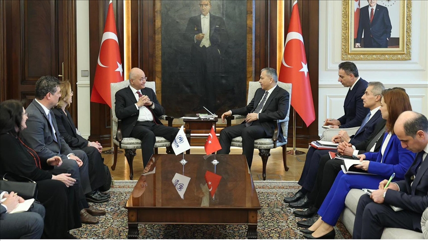 İçişleri Bakanı Yerlikaya, BM Mülteciler Yüksek Komiseri Salih ile bir araya geldi