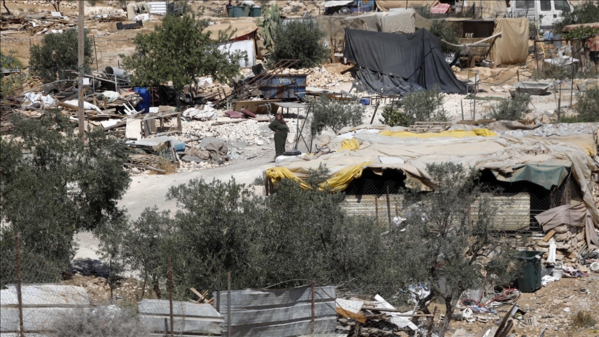 مستوطنون يتلفون أراضي زراعية في مسافر يطا جنوبي الضفة