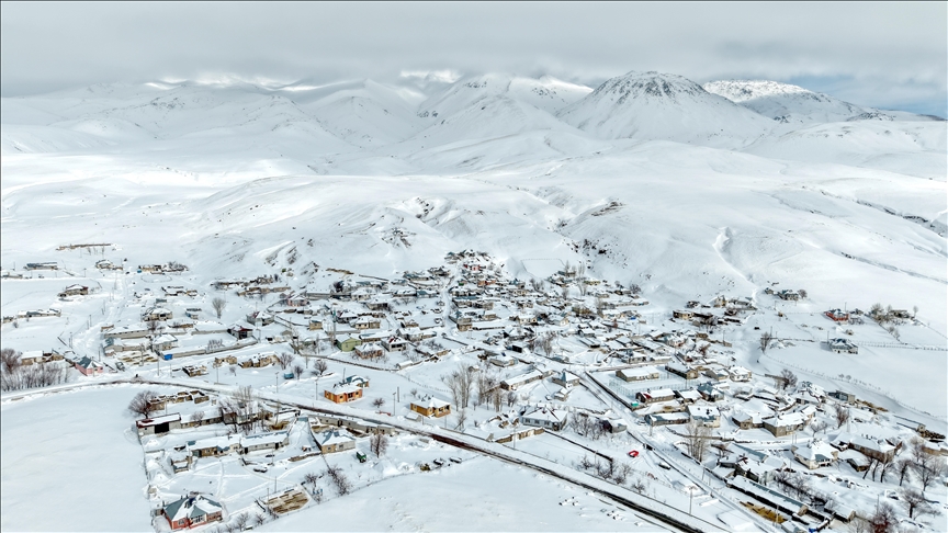 Li gundên quntara Çiyayê Sîpanê yên ku bi berfê venixumîne zivistan jiyanê zehmettir dike