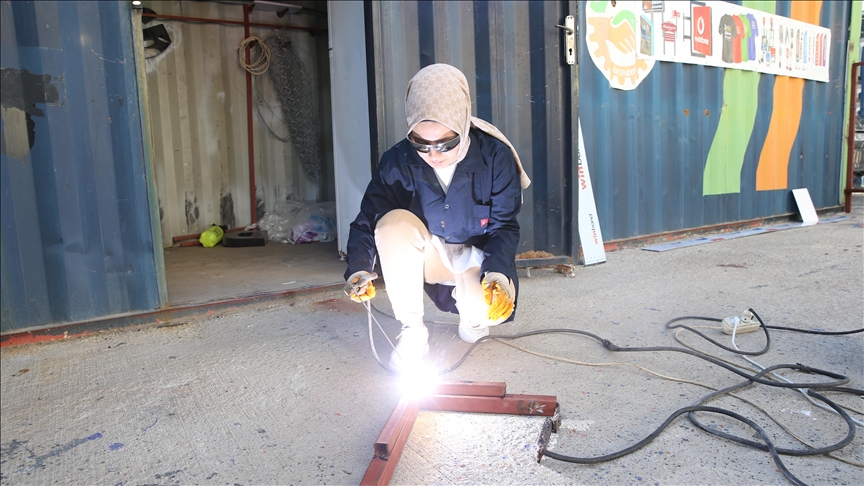 Türkiye's unemployment down to historic low of 7.7% in December