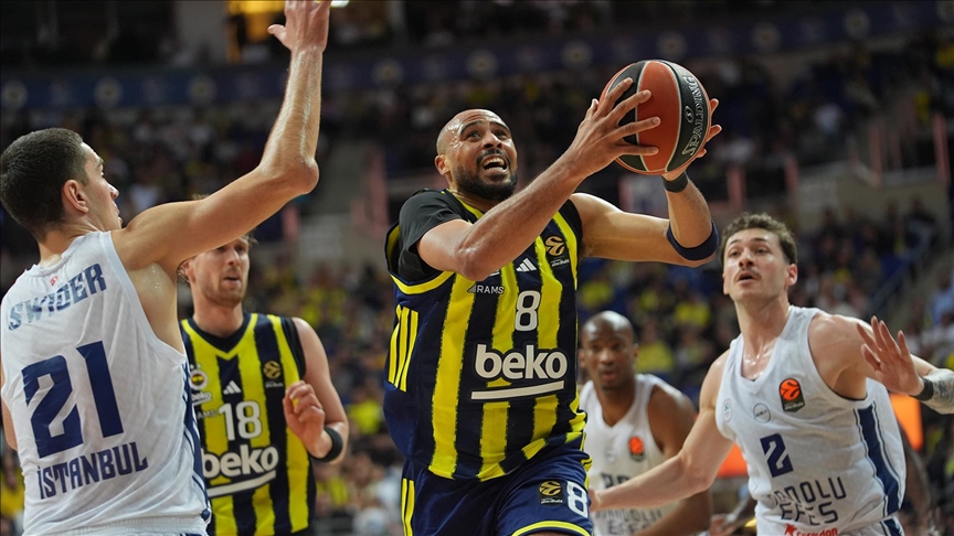 Basketbol Avrupa Ligi'ndeki Türk derbisini Fenerbahçe Beko kazandı