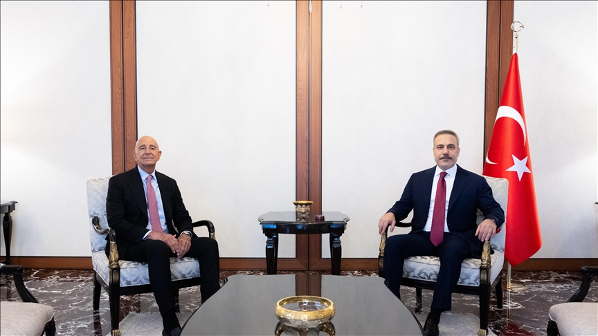 فيدان يستقبل السفير الأمريكي باراك في أنقرة